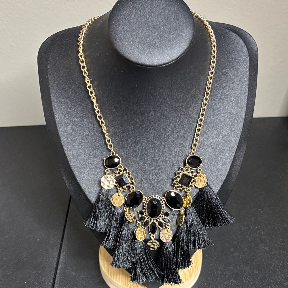 C1946 Elegant Black Tassel Good Tone Statement Necklace